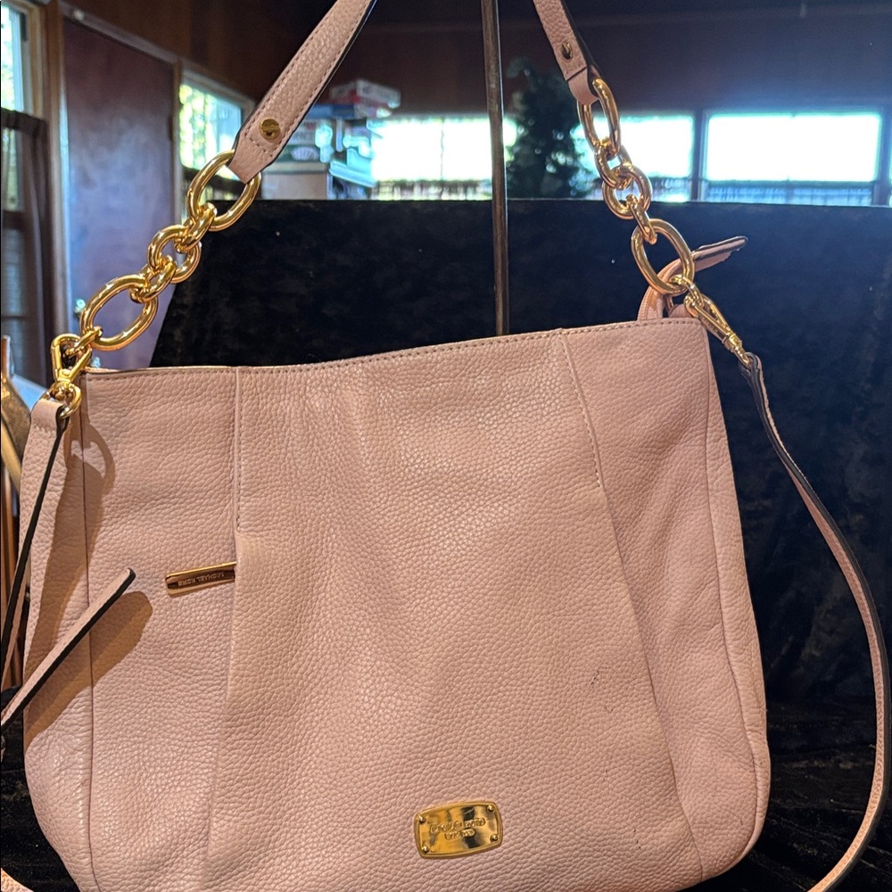 Chic Pink Leather Michael Kors Shoulder Bag with Gold Accents